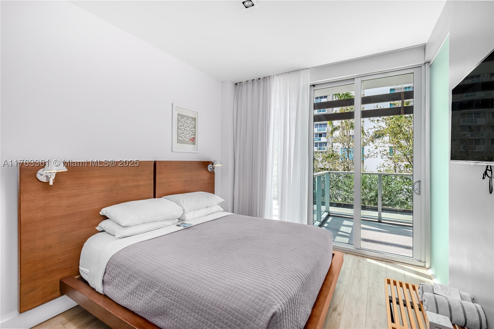 1215 West Ave 203