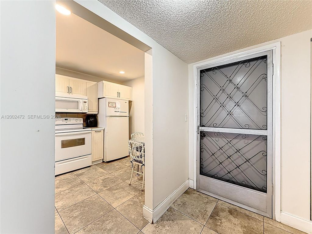 Photo of 410 SE 2nd St #115, Hallandale Beach, FL 33009 (MLS # A12002472)