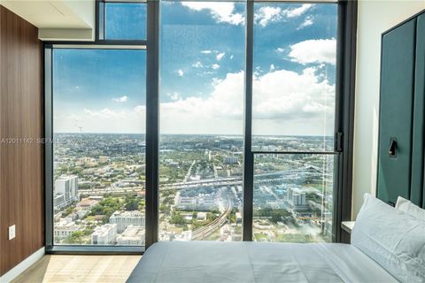20 NE 11th st 5306 Miami FL 33132