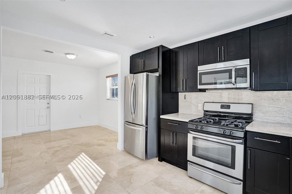 Photo of 4519 W Park Rd, Hollywood, FL 33021 (MLS # A12051882)