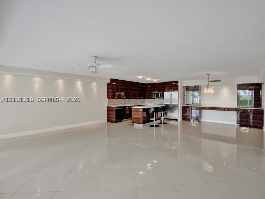 2 Grove Isle Dr B305