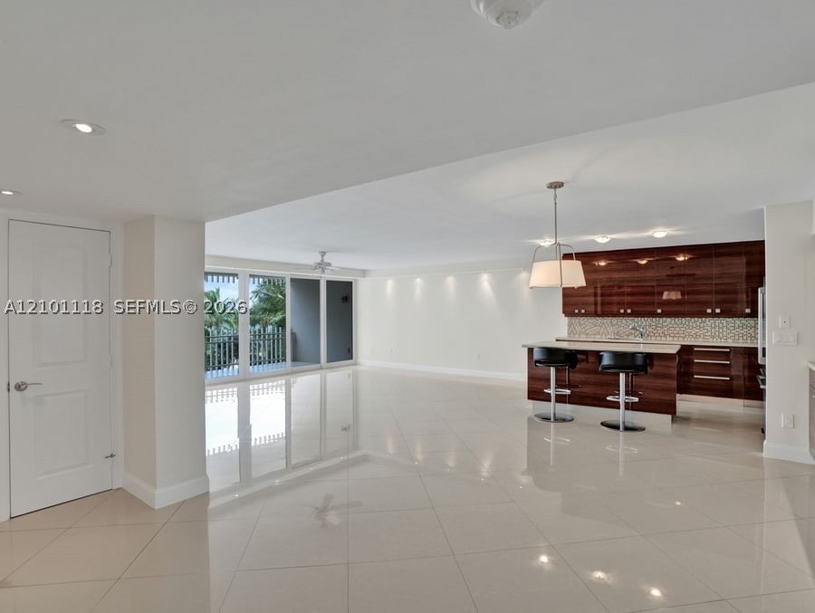 2 Grove Isle Dr B305
