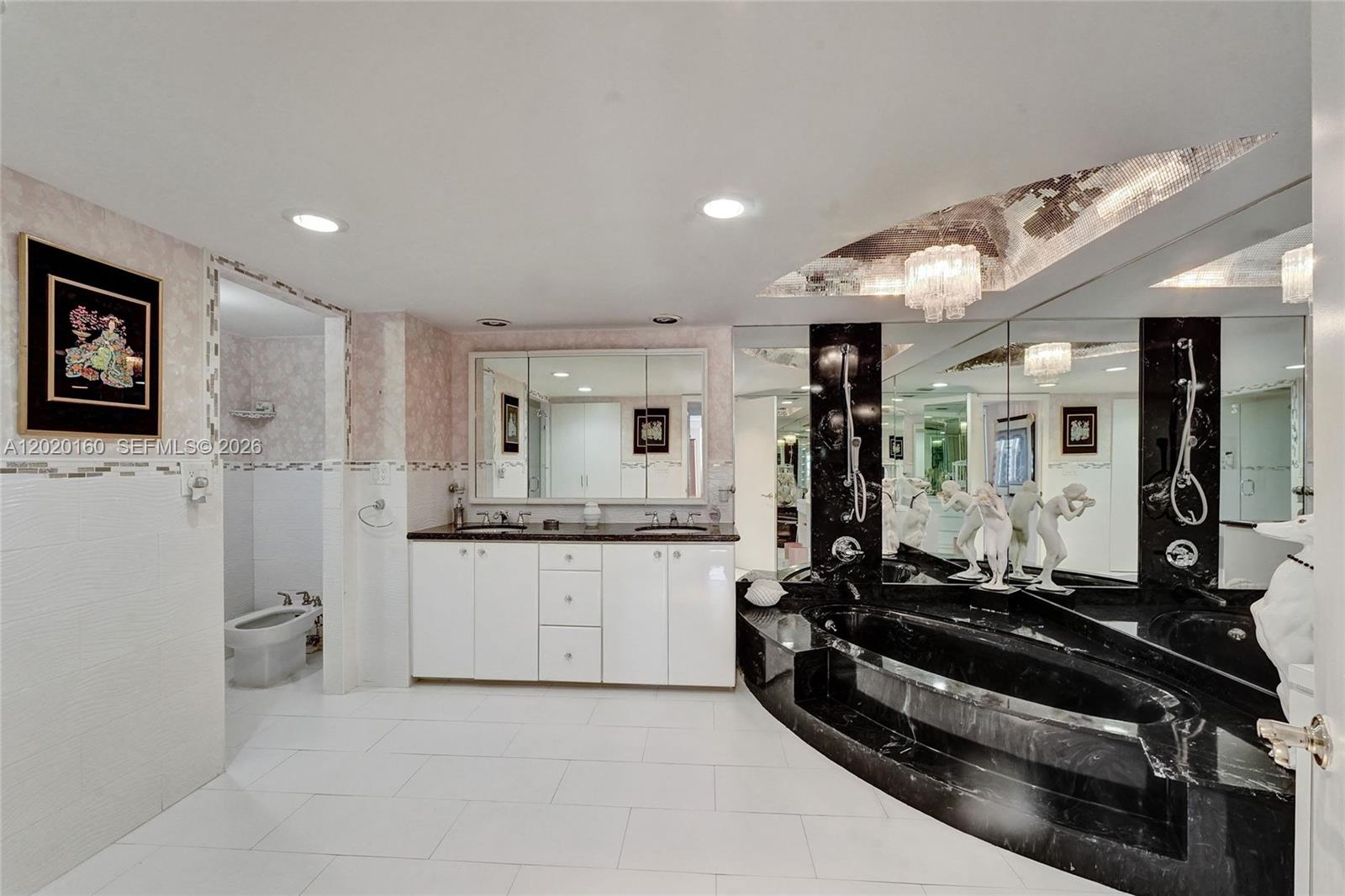 MALAGA TOWERS CONDO - Residential