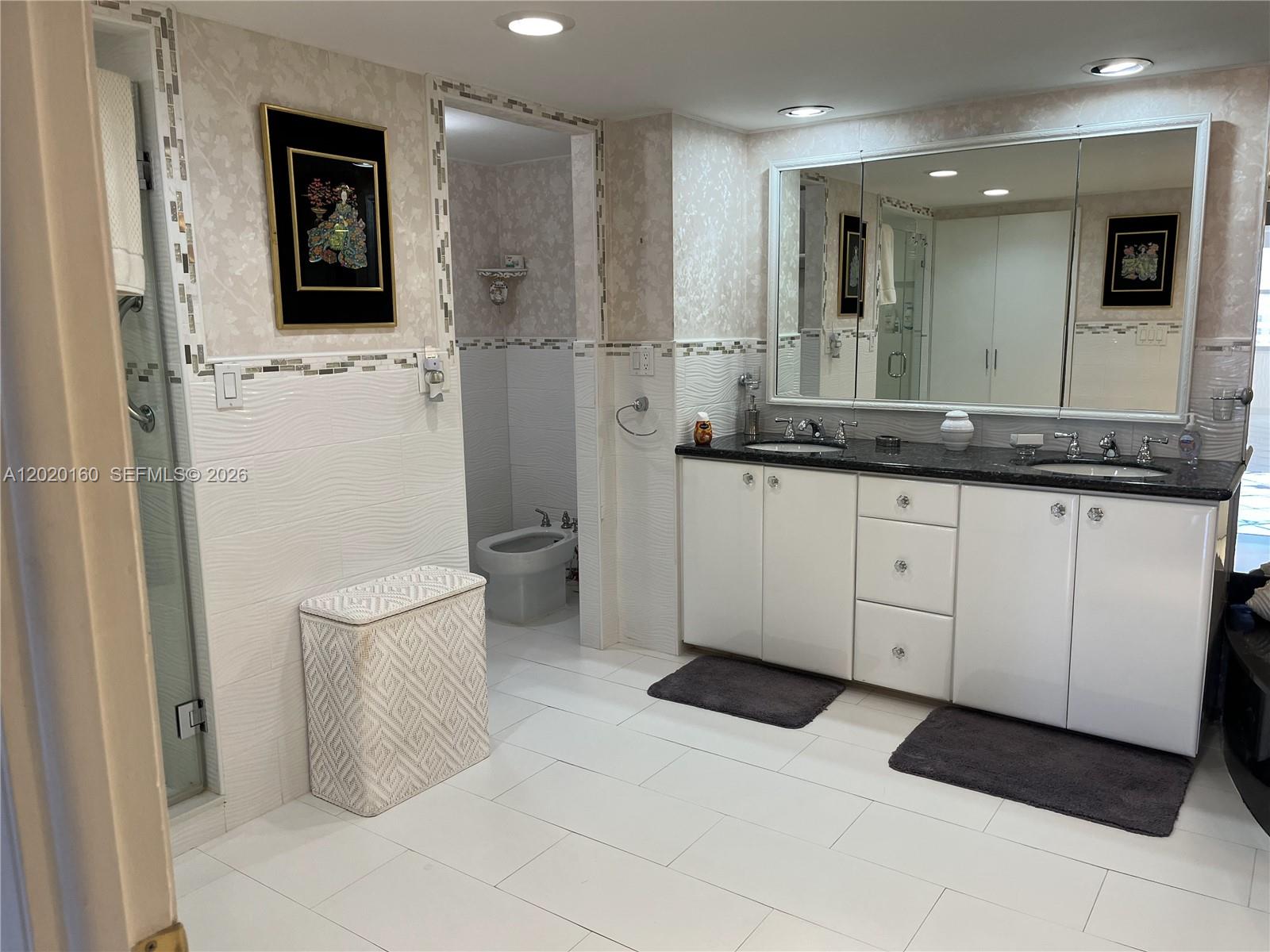 MALAGA TOWERS CONDO - Residential
