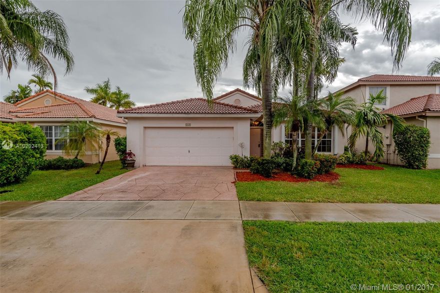 Ready to move in home in the heart of Pembroke Pines. Has a beautiful kitchen with stainless steel appliances. The bedrooms have nice laminate floors. Bathroom upgraded. Has a cute backyard. The home has an open floor plan and accordion shutters. 

Close to shopping centers, highways and schools.

Home is price to sell come show it !