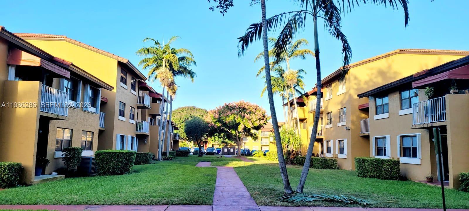 THE COURTS AT KENDALL CON - Residential