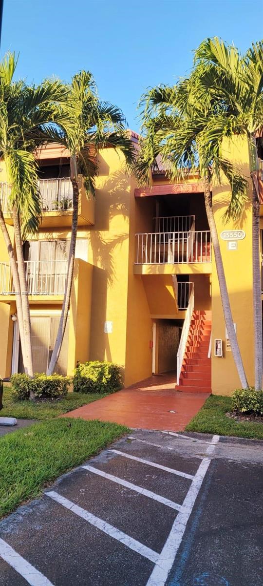 THE COURTS AT KENDALL CON - Residential