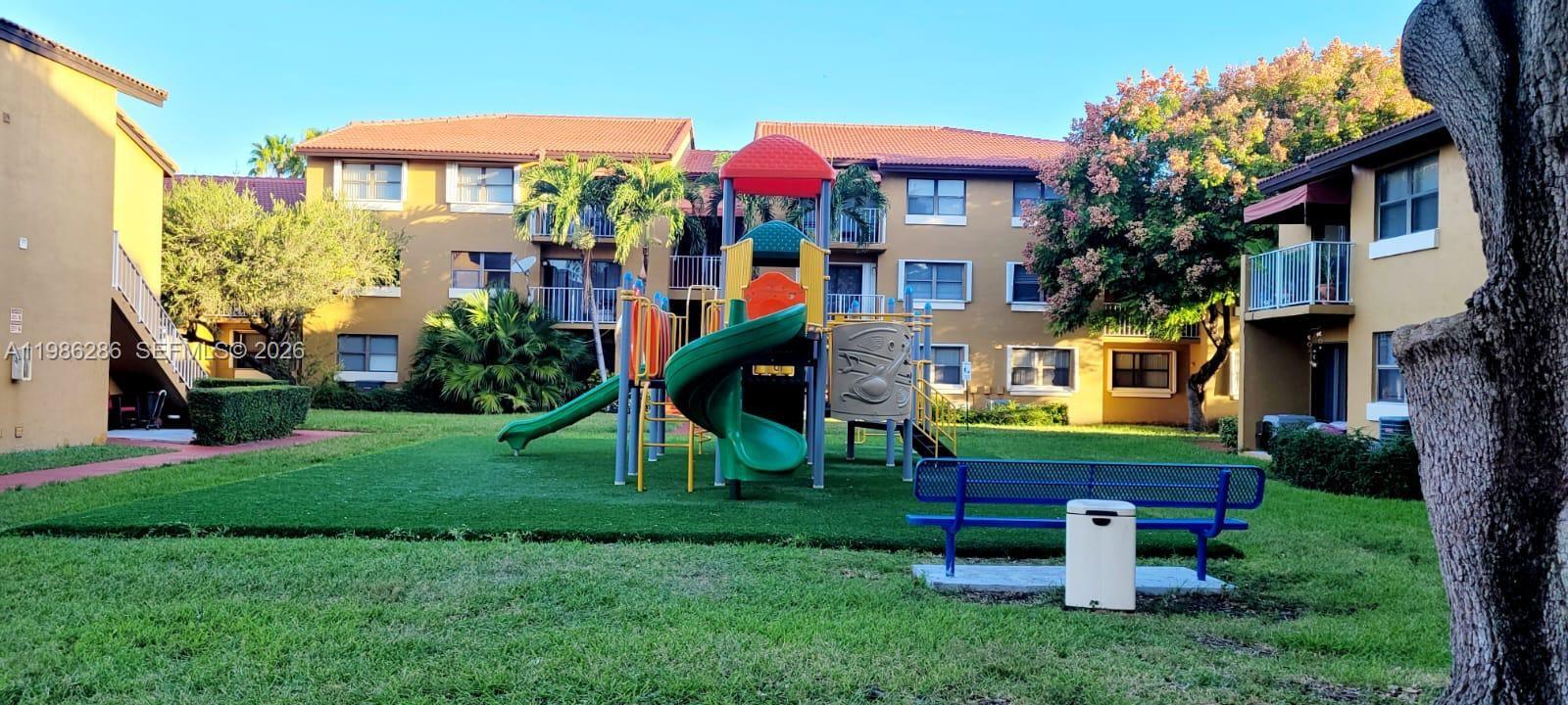 THE COURTS AT KENDALL CON - Residential