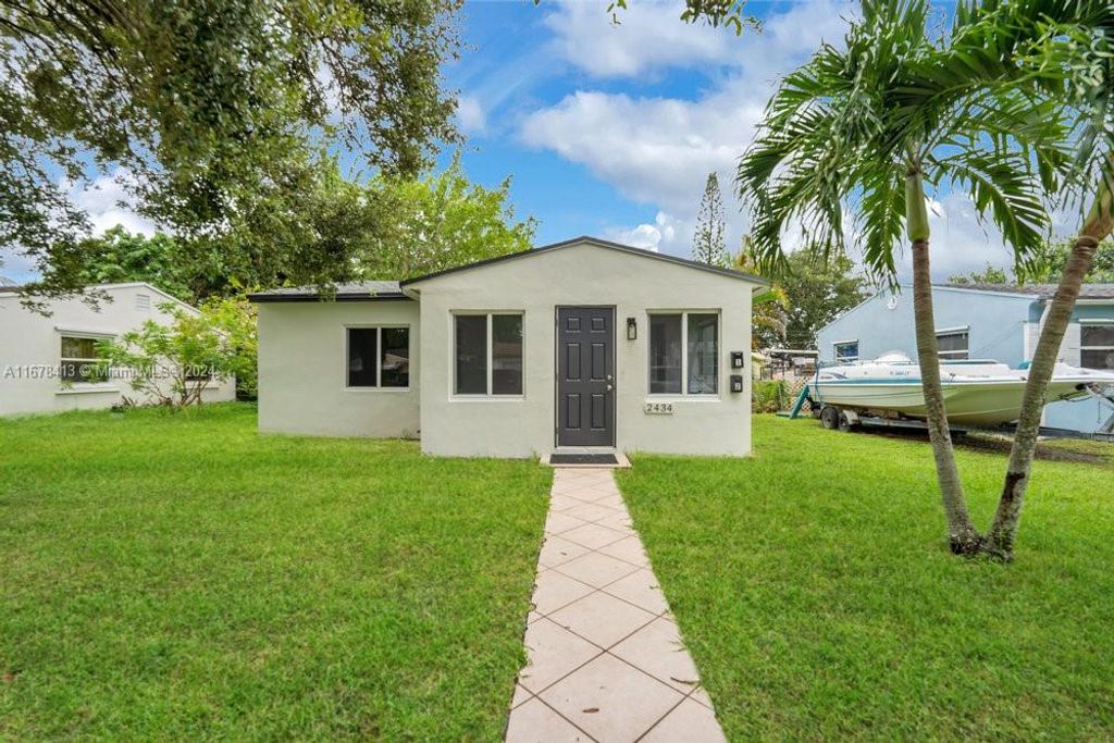 Photo of 2434 Coolidge St #F, Hollywood, FL 33020 (MLS # A11678413)