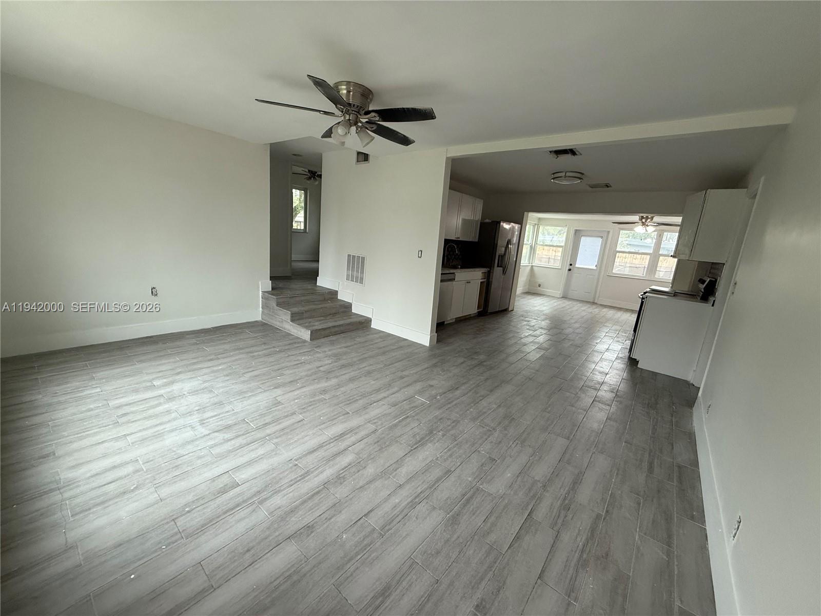 PALM LANE VILLA - Residential