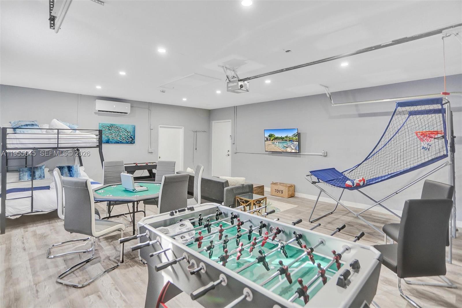 HILLSBORO ISLES - Residential