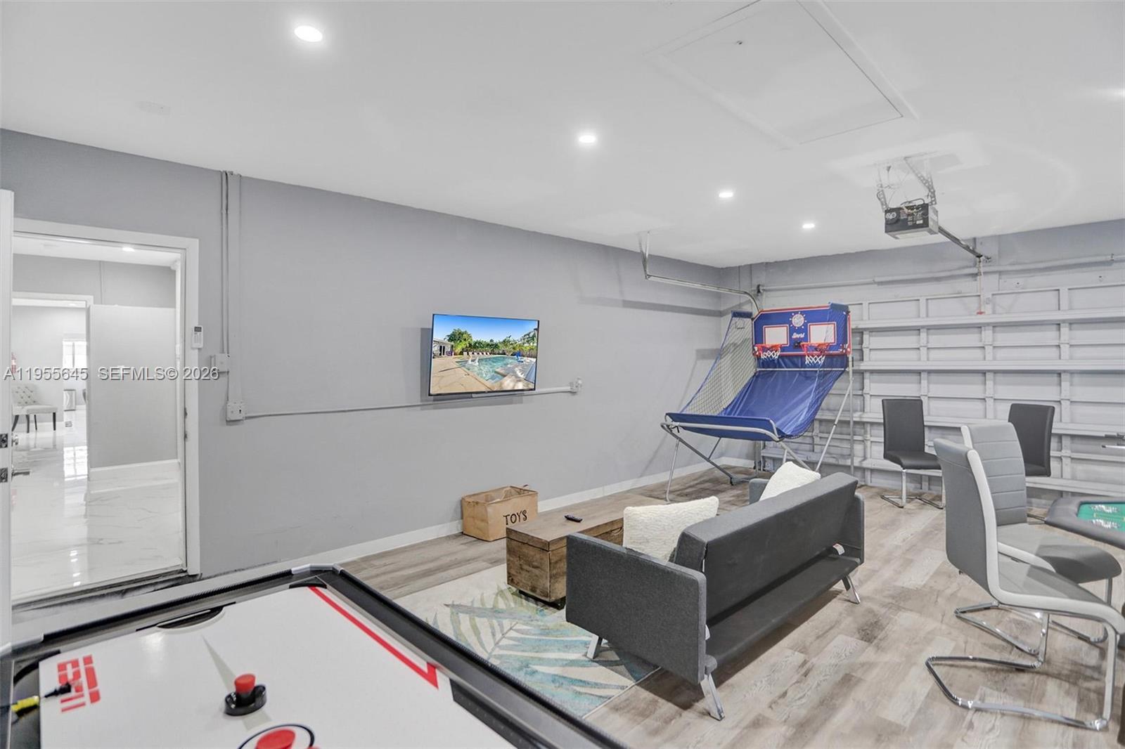 HILLSBORO ISLES - Residential