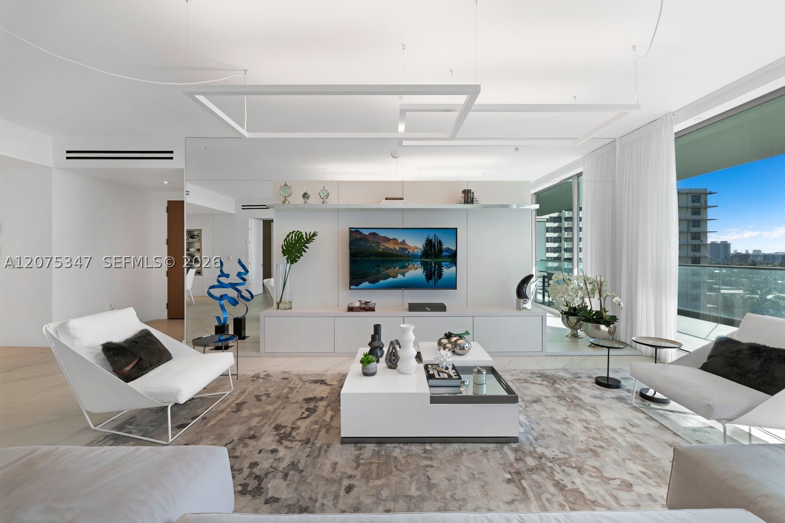 10201 Collins Ave 907