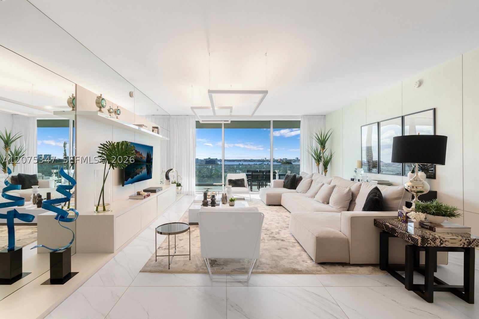 10201 Collins Ave 907