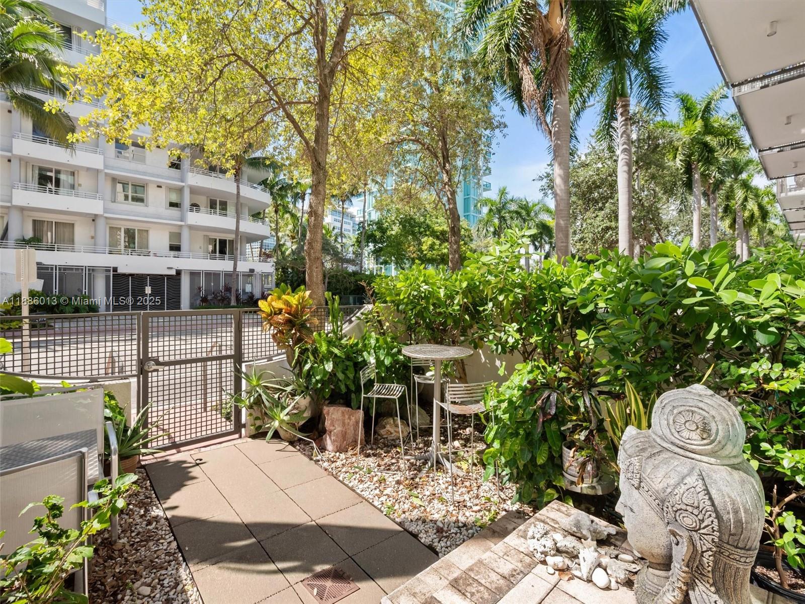 6000 Collins Ave 132