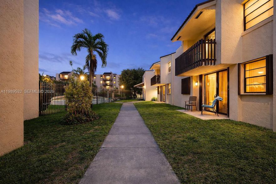 BEAUTIFUL 2/1 CONDO LOCATED ON THE 3RD FLOOR AT WESTBIRD VILLAGE CONDOMINIUM. STAINLESS STEEL APPLIANCES AND UPDATED KITCHEN. WATER AND RESERVES ARE INCLUDED IN THE MAINTENANCE. GATED COMMUNITY WITH POOL, CLUB HOUSE AND LAUNDRY FACILITY IN EACH FLOOR. NICE VIEW FROM BALCONY. ROOF WERE REPLACED RECENTLY AND THEY ARE IN THE PROCESS OF PAINTING ALL THE BUILDINGS. CONVENIENT LOCATED NEAR MANY RESTAURANTS, PUBLIX, HOME DEPOT, LEON MEDICAL CENTER, KENDALL REGIONAL HOSPITAL, FIU AND THE TURNPIKE ENTRANCE. 
PRESS 5308 AT THE GATE TO ENTER. VACANT!!! SUPER EASY TO SHOW!!!