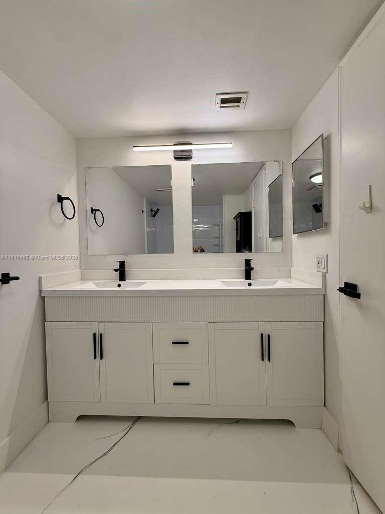 LAKES OF NEWPORT I CONDO - Residential