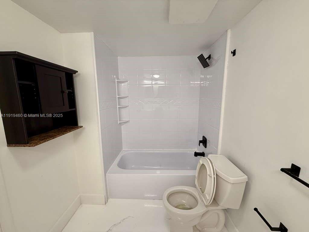 LAKES OF NEWPORT I CONDO - Residential