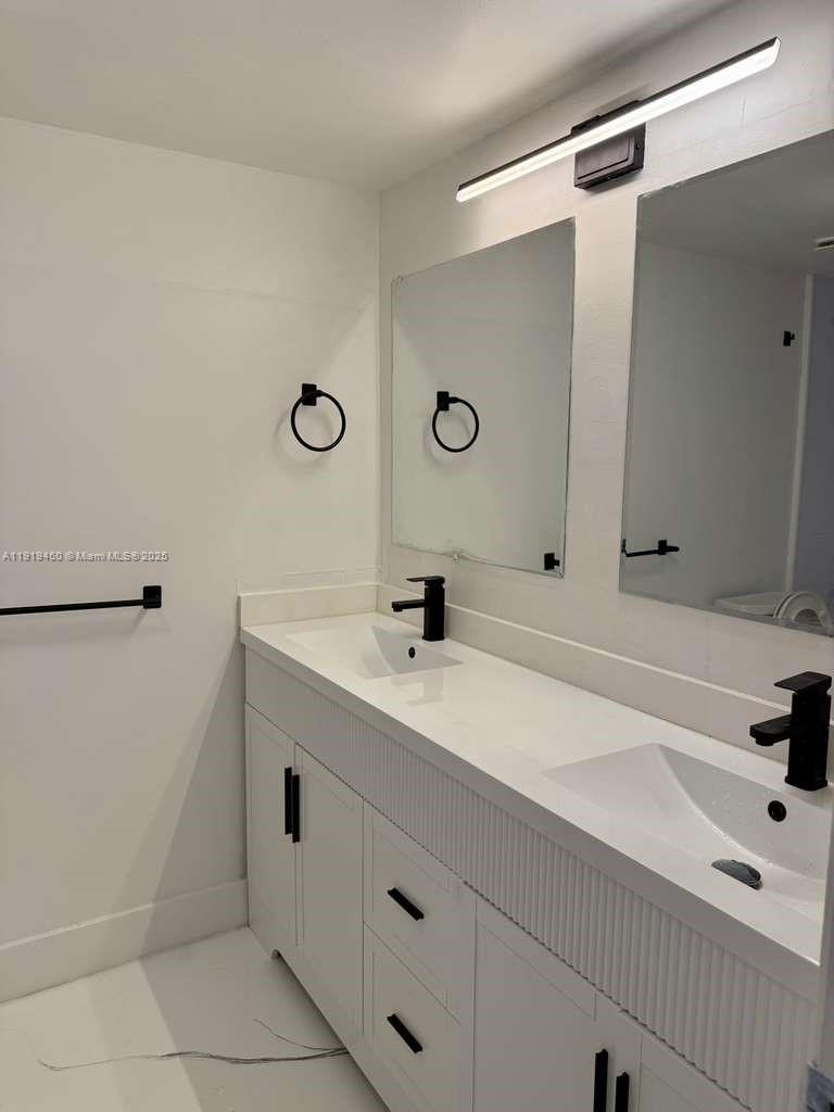 LAKES OF NEWPORT I CONDO - Residential