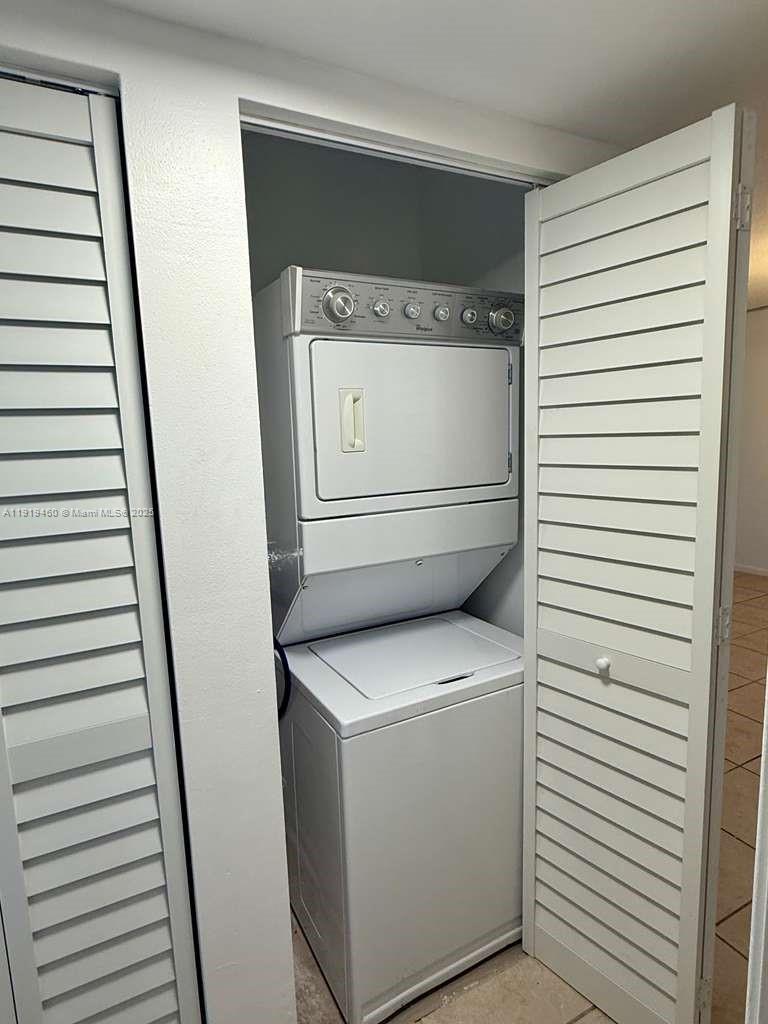 LAKES OF NEWPORT I CONDO - Residential