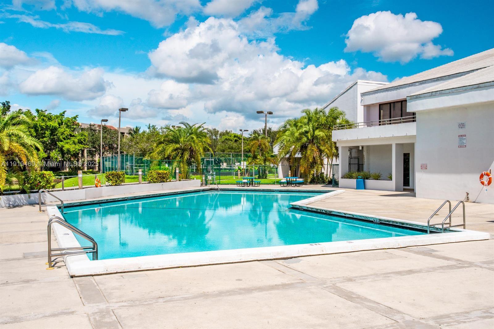 LAKES OF NEWPORT I CONDO - Residential