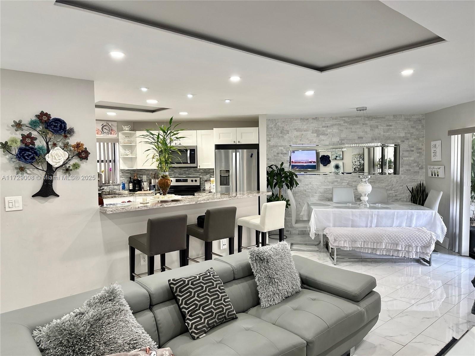 PLANTATION CLUB D CONDO - Residential