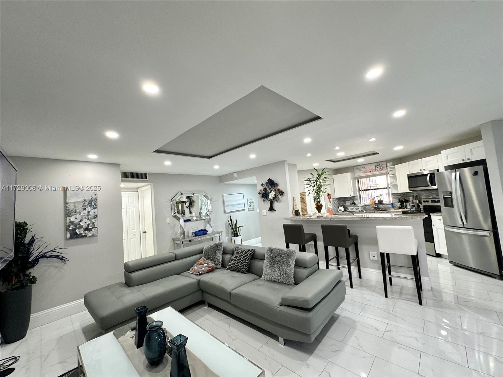 6655 W Broward Blvd 201, Plantation, Miami-Dade County, Florida - 2 Bedrooms  
2 Bathrooms - 