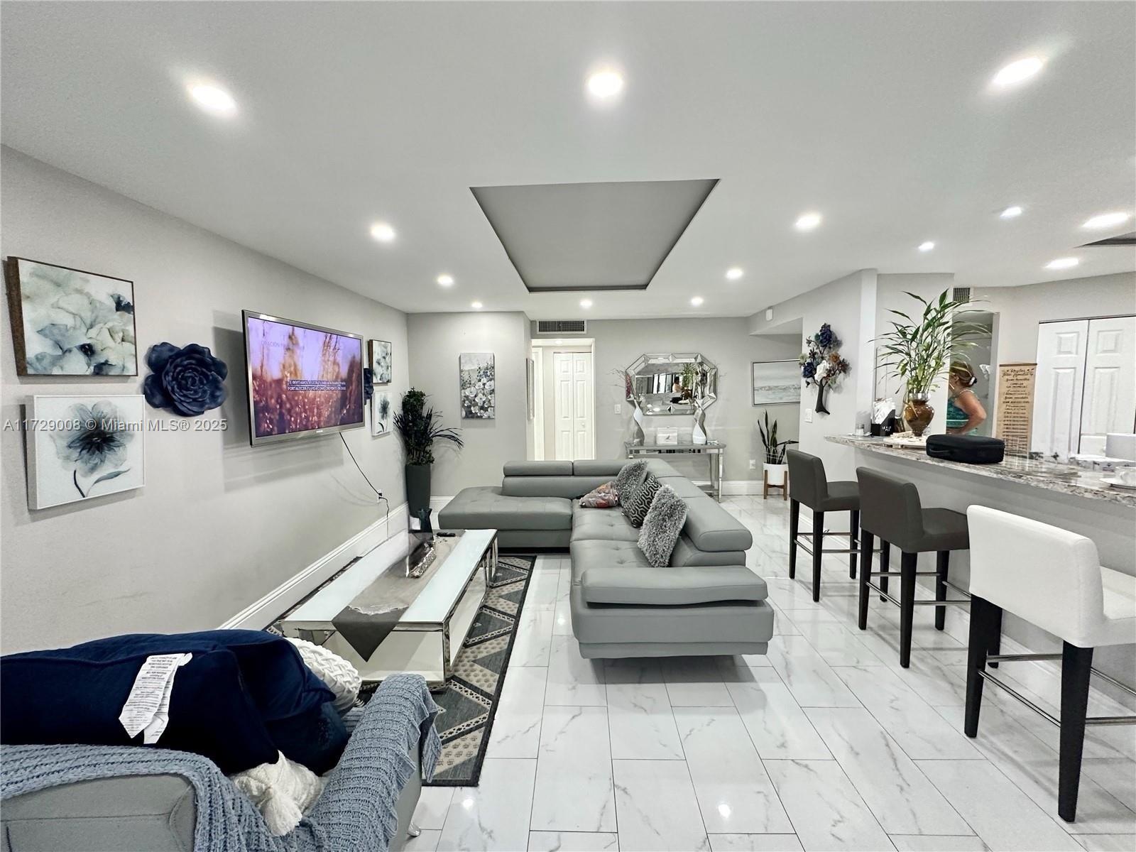 PLANTATION CLUB D CONDO - Residential