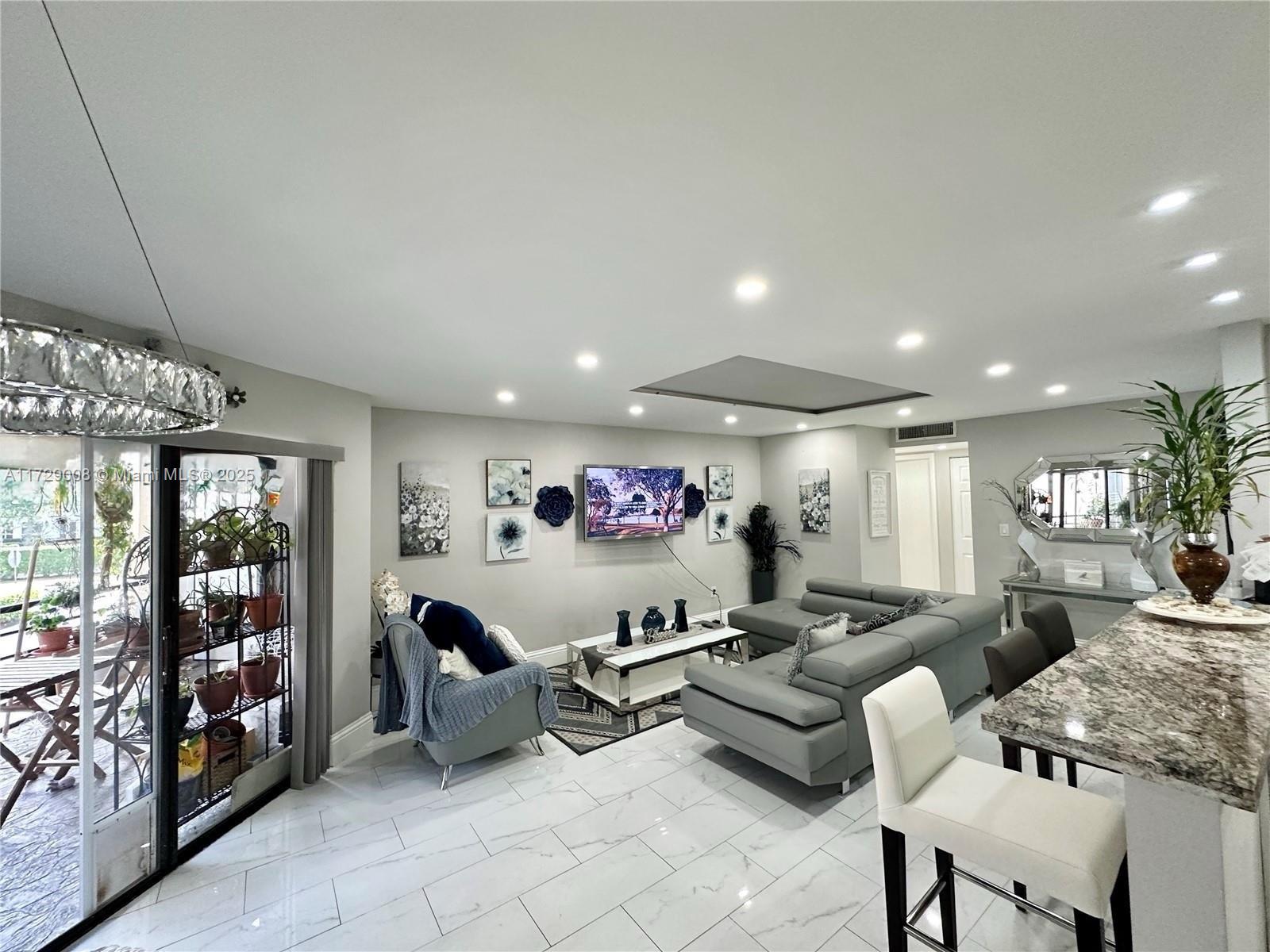 PLANTATION CLUB D CONDO - Residential