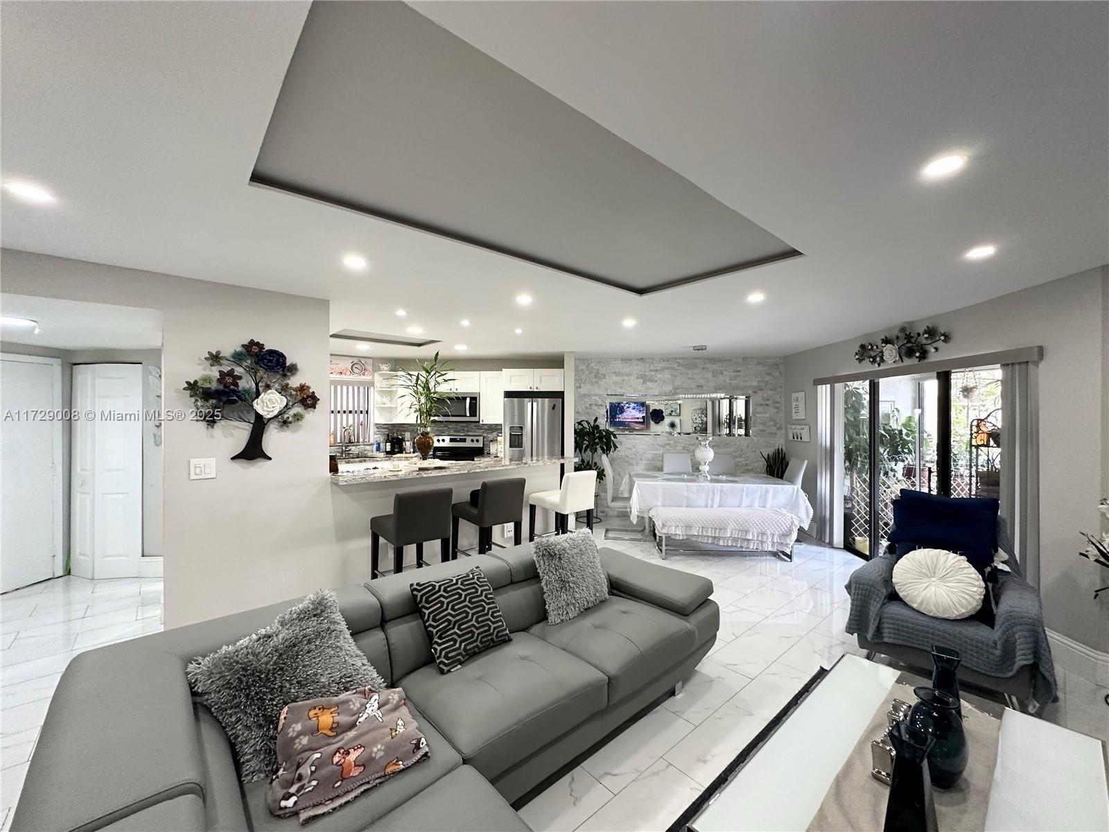 PLANTATION CLUB D CONDO - Residential