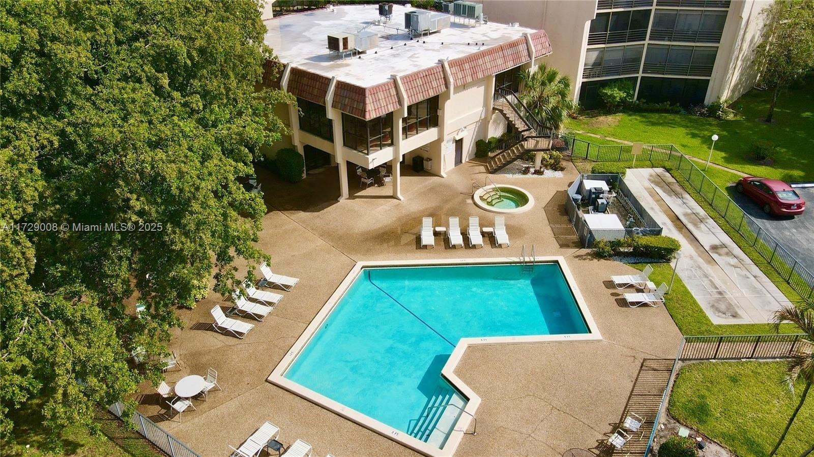 PLANTATION CLUB D CONDO - Residential