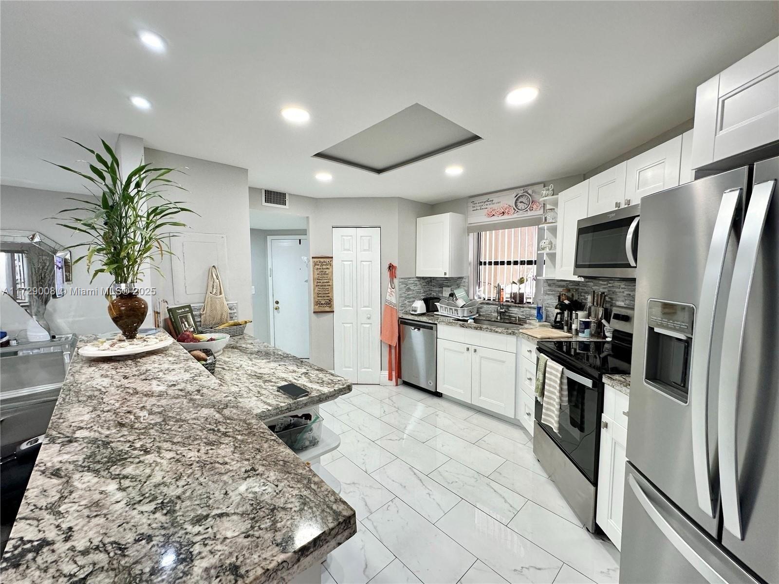 PLANTATION CLUB D CONDO - Residential