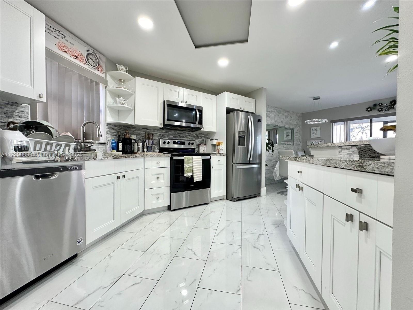 PLANTATION CLUB D CONDO - Residential