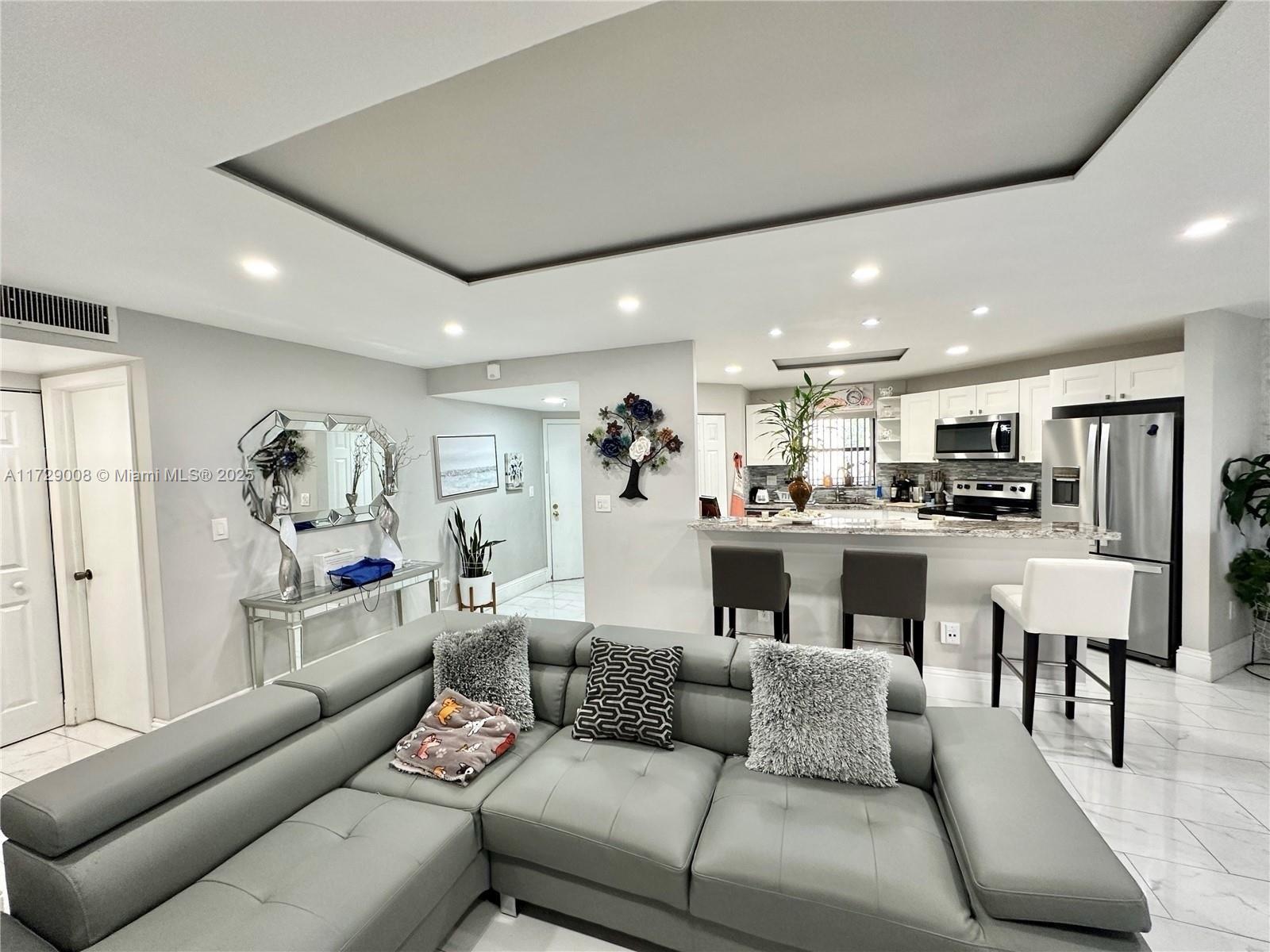 PLANTATION CLUB D CONDO - Residential