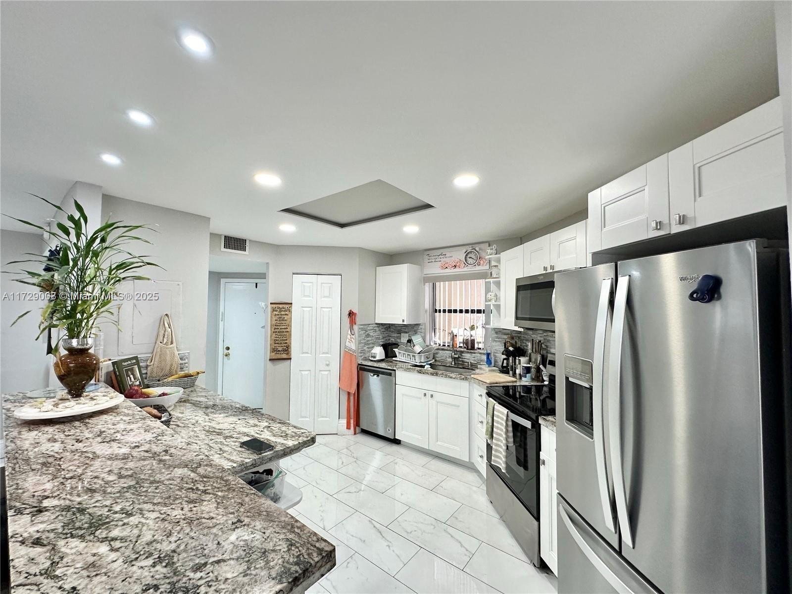 PLANTATION CLUB D CONDO - Residential