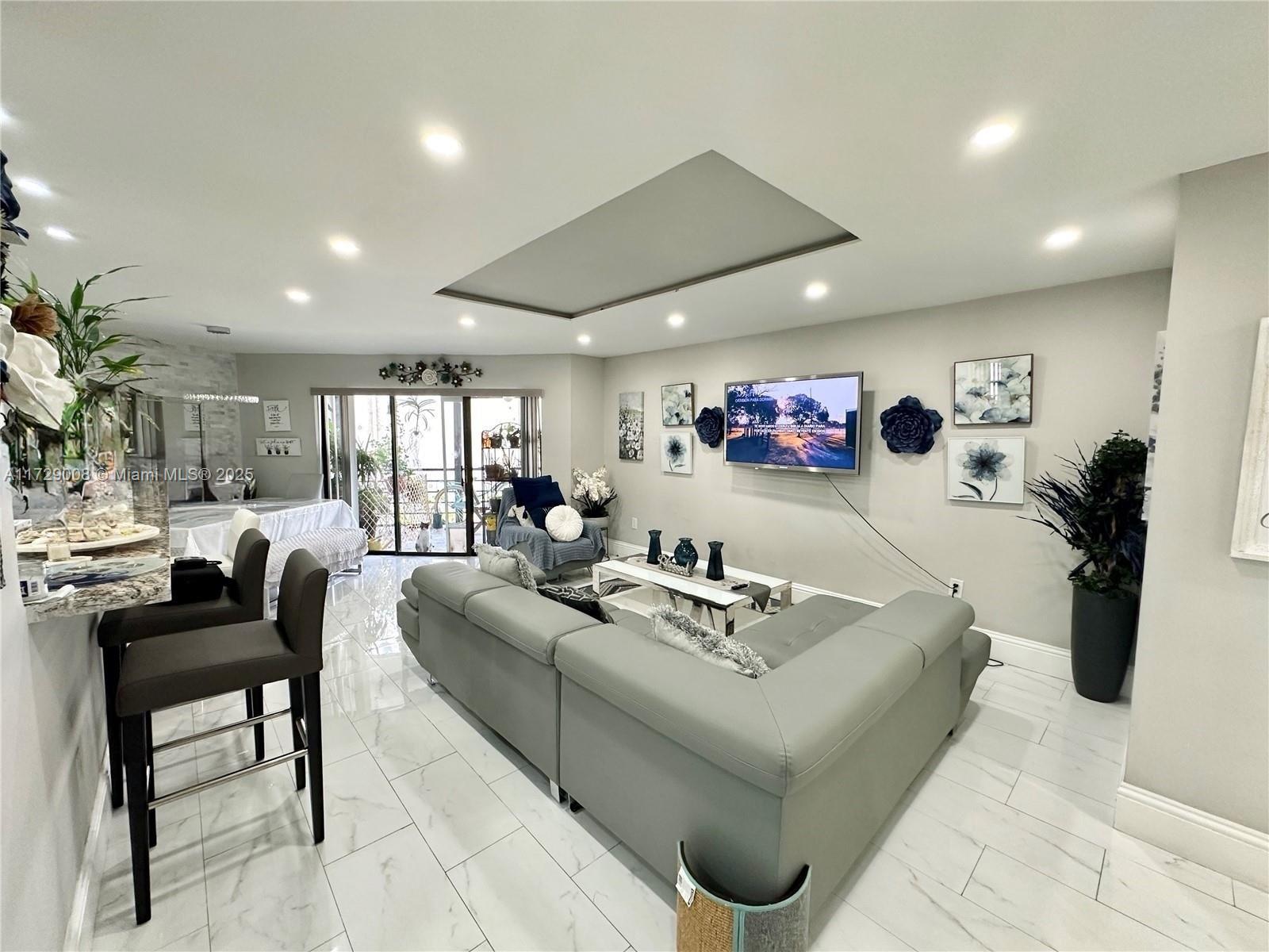 PLANTATION CLUB D CONDO - Residential