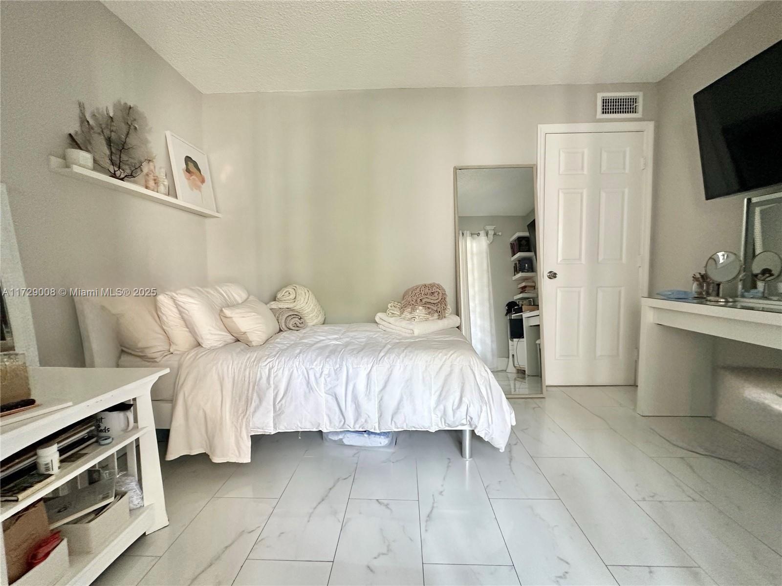 PLANTATION CLUB D CONDO - Residential