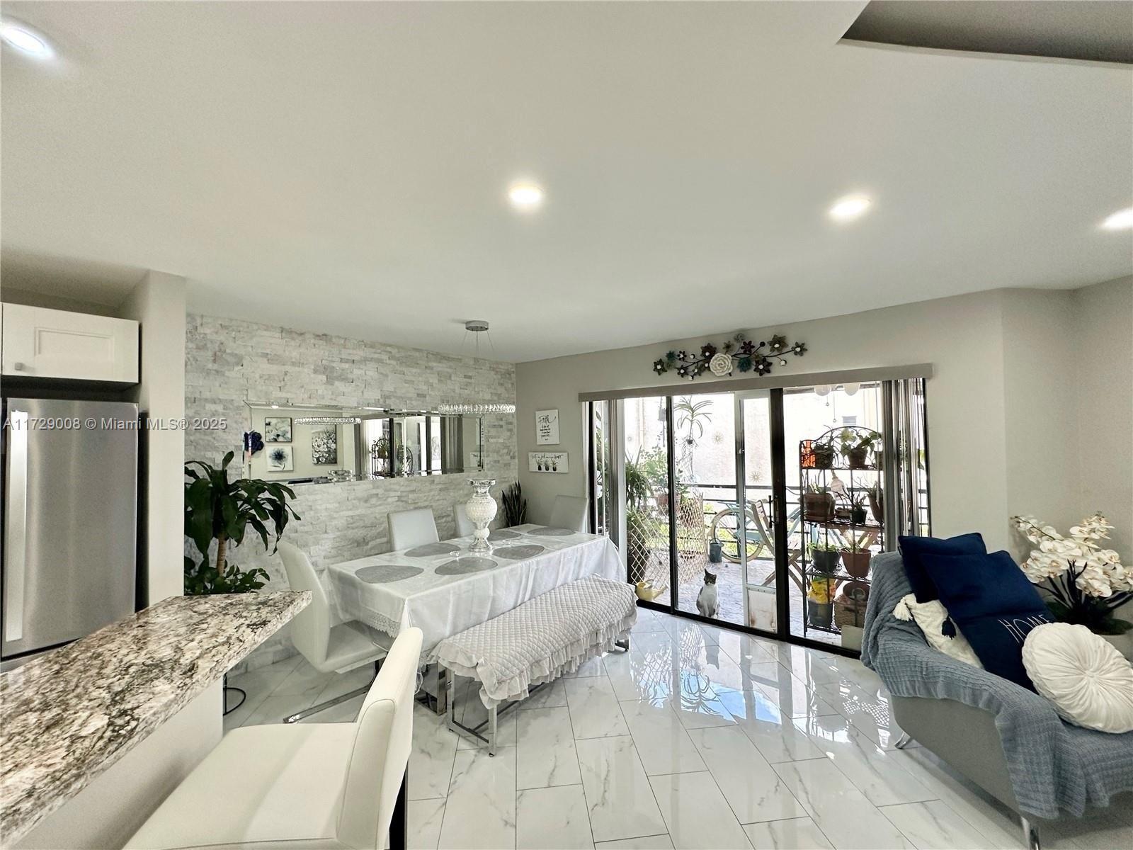 PLANTATION CLUB D CONDO - Residential