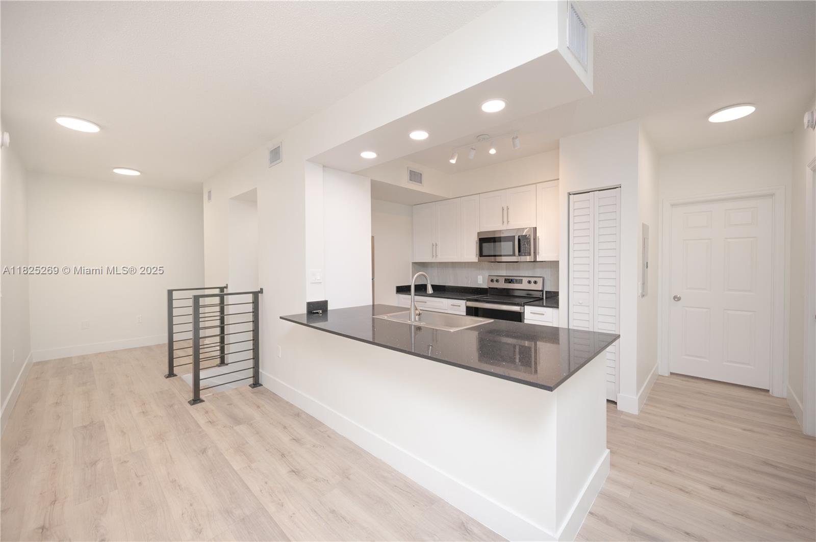 2406 Centergate Dr 202