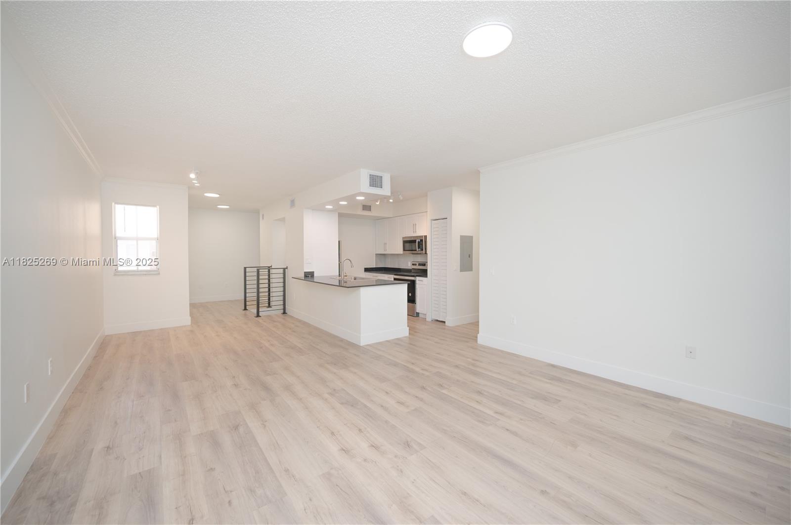 2406 Centergate Dr 202