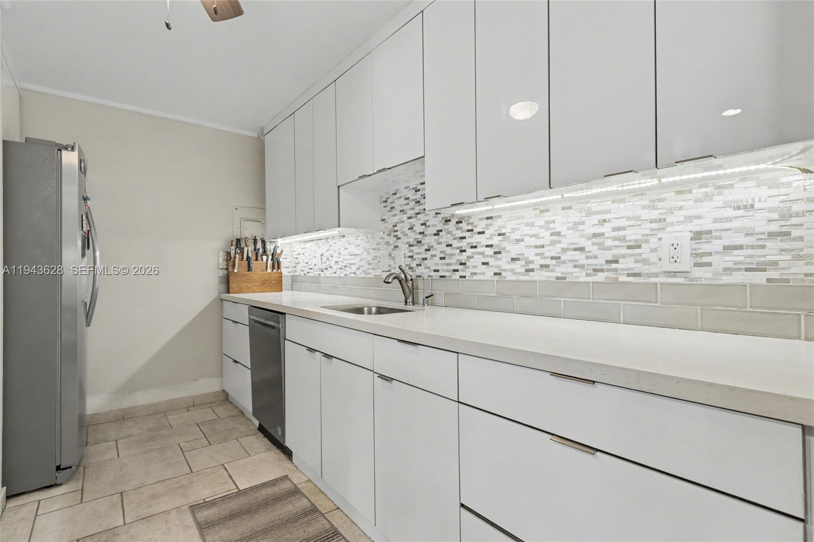 VICTORIA TOWERS CONDO - Residential