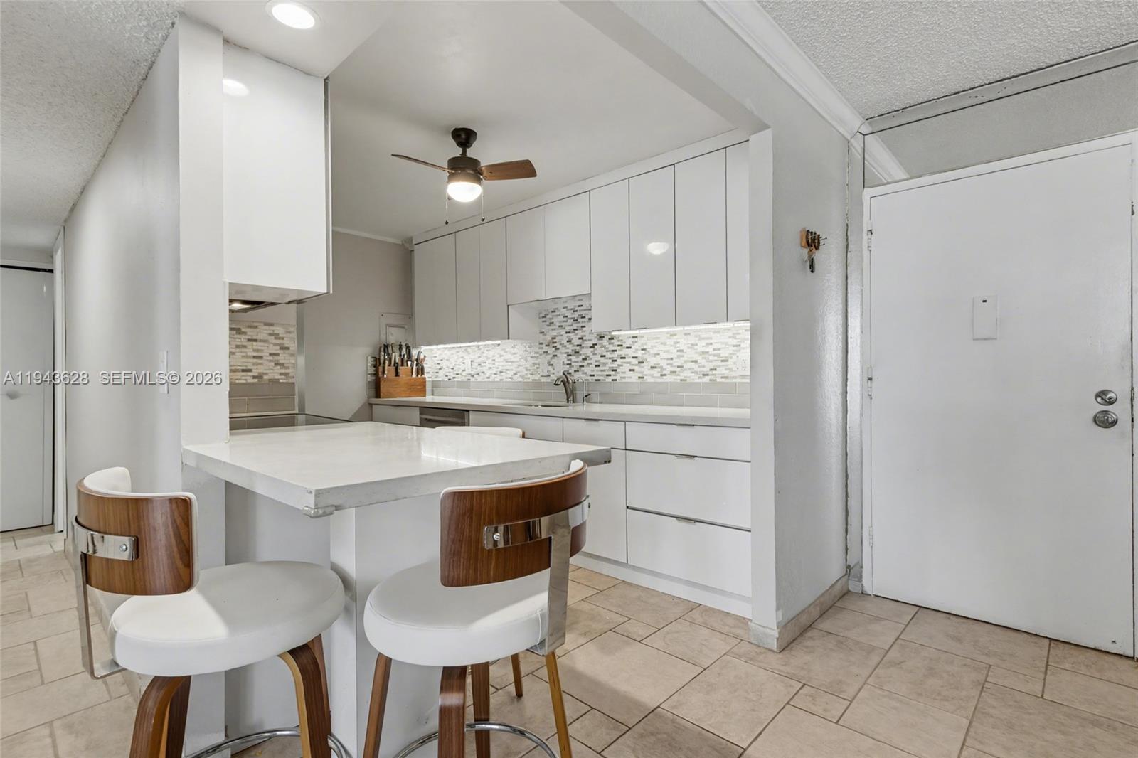 VICTORIA TOWERS CONDO - Residential