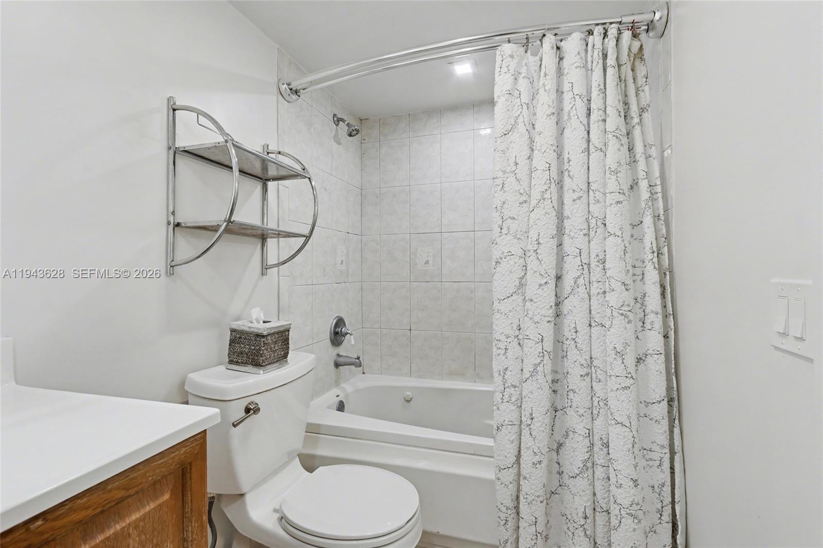 VICTORIA TOWERS CONDO - Residential