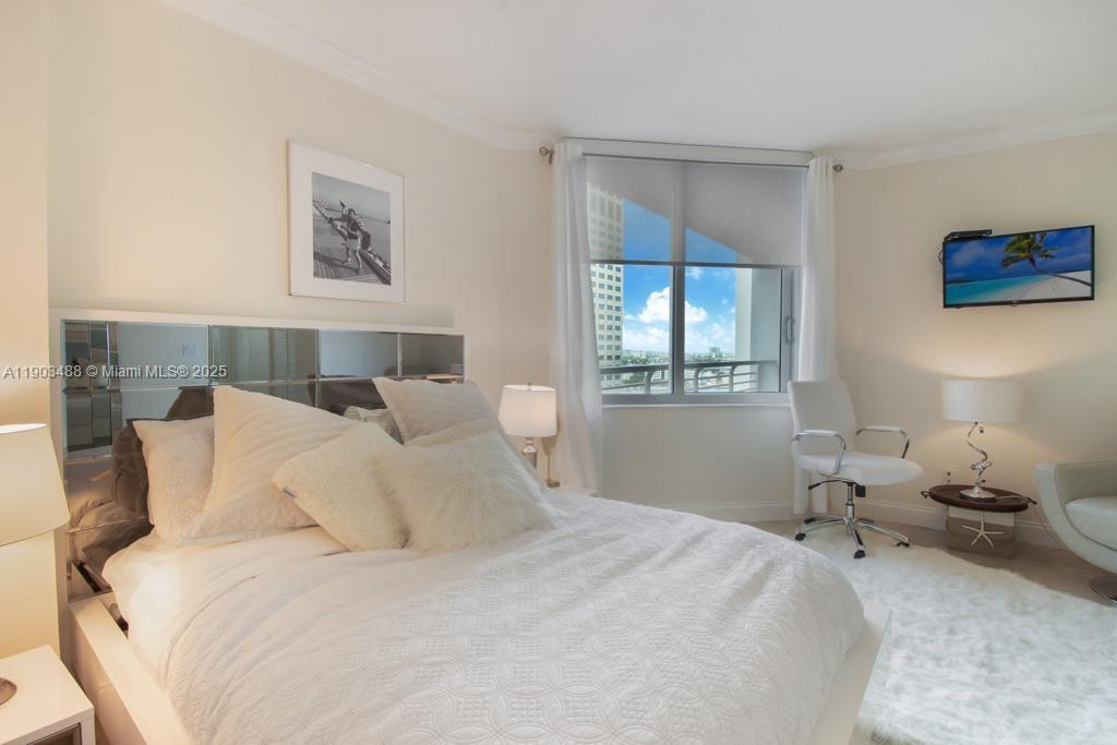 325 S Biscayne Blvd 2214