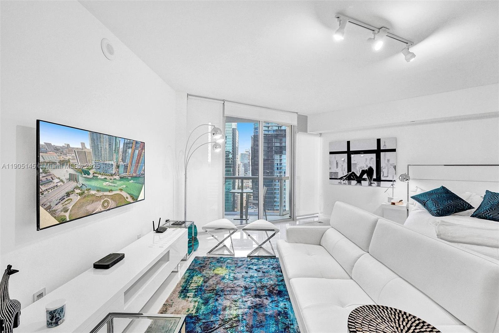 ICONBRICKELL CONDO NO 1 - Residential Lease
