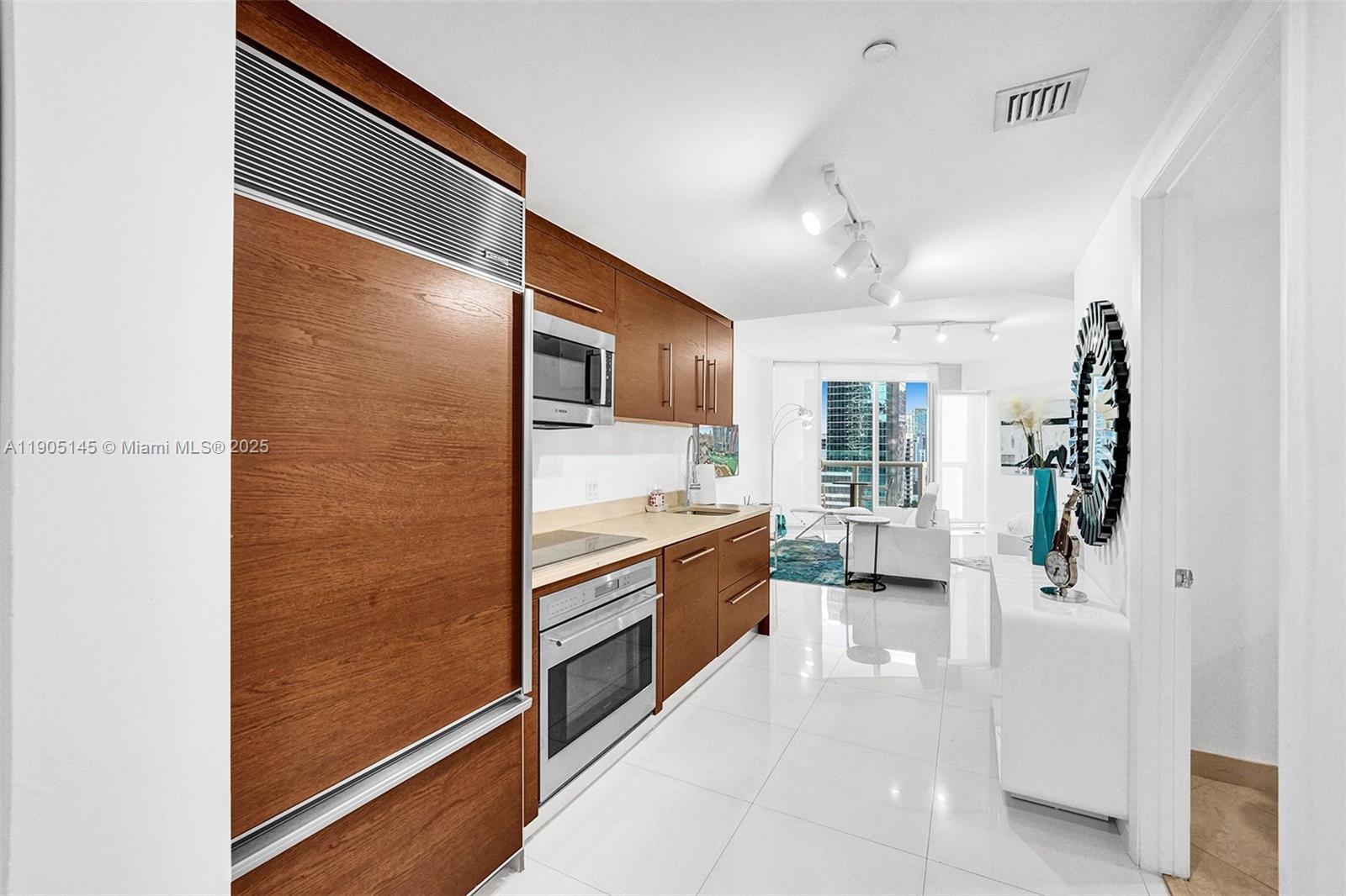 ICONBRICKELL CONDO NO 1 - Residential Lease