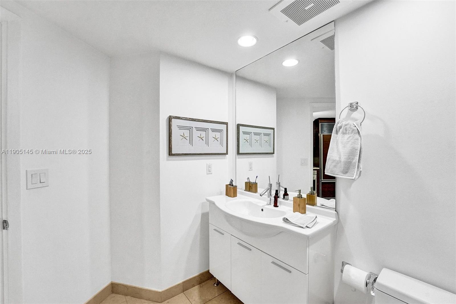 ICONBRICKELL CONDO NO 1 - Residential Lease