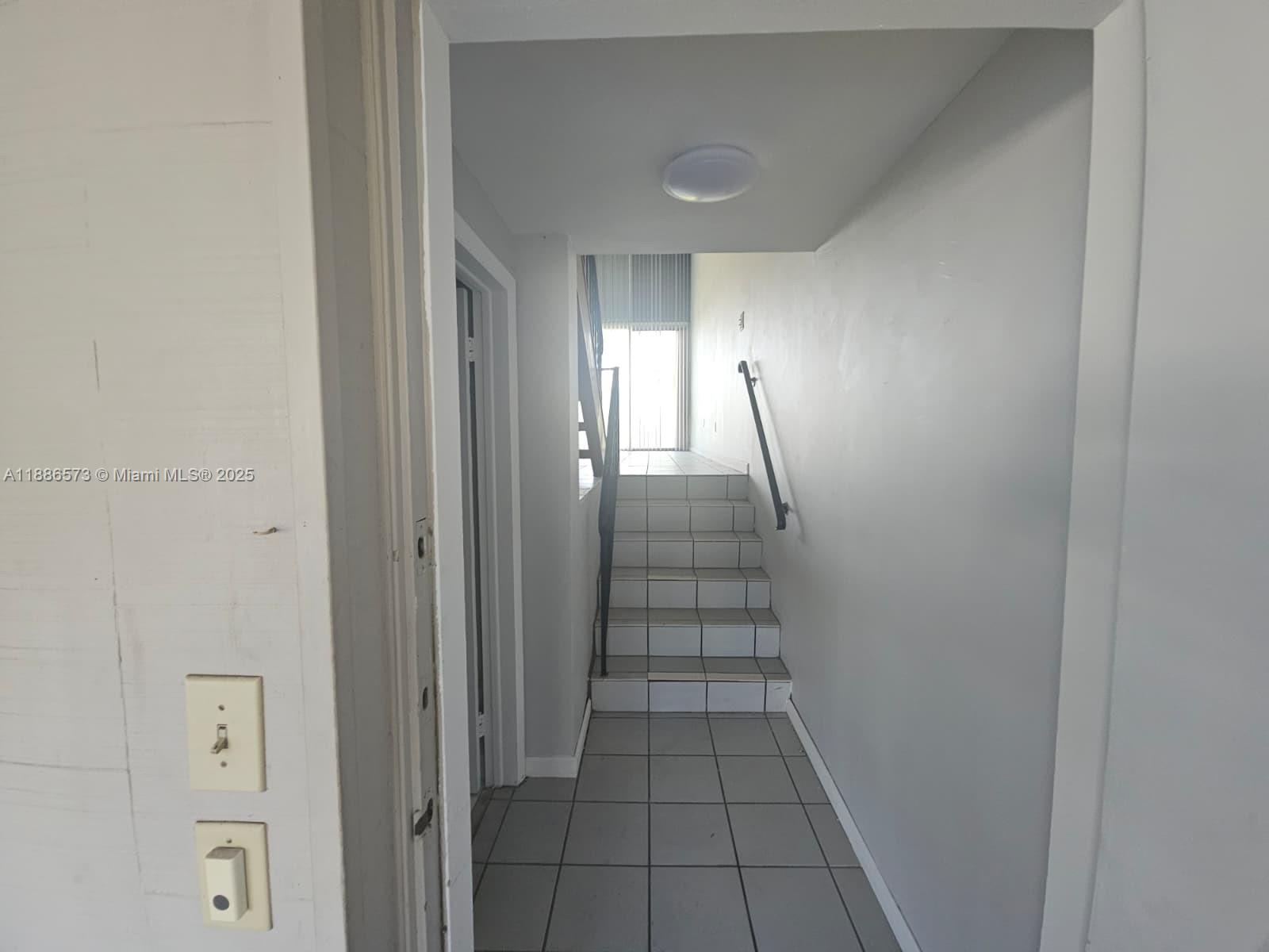 COUNTRY CLUB OF MIAMI CON - Residential