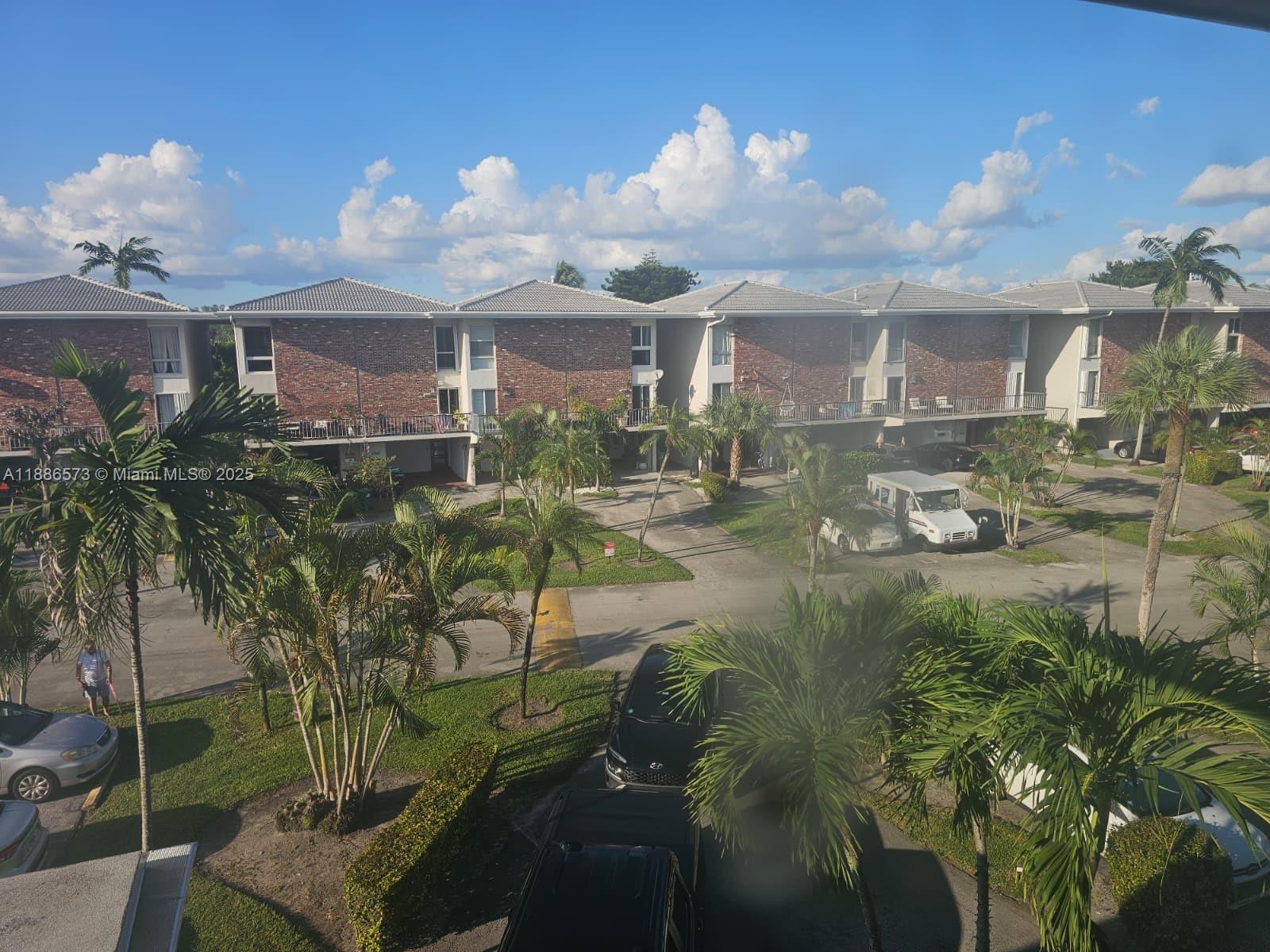 COUNTRY CLUB OF MIAMI CON - Residential