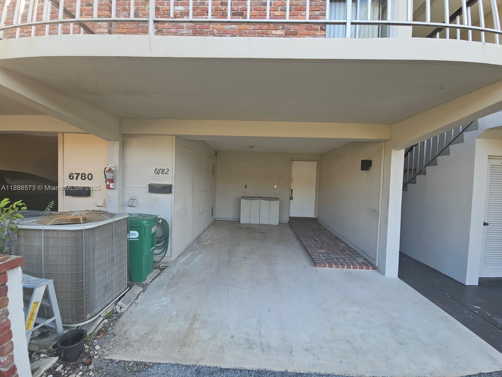 COUNTRY CLUB OF MIAMI CON - Residential